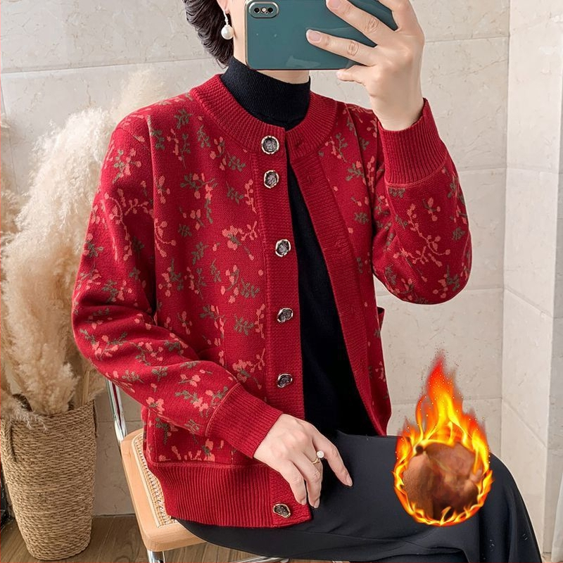 Vecāku sieviešu kardigans, pavasaris 2025 adījums, PVC pamatmateriāls līdz 30%, citi materiāli 30–50%, literāri retro stils, kakla uzlīme.