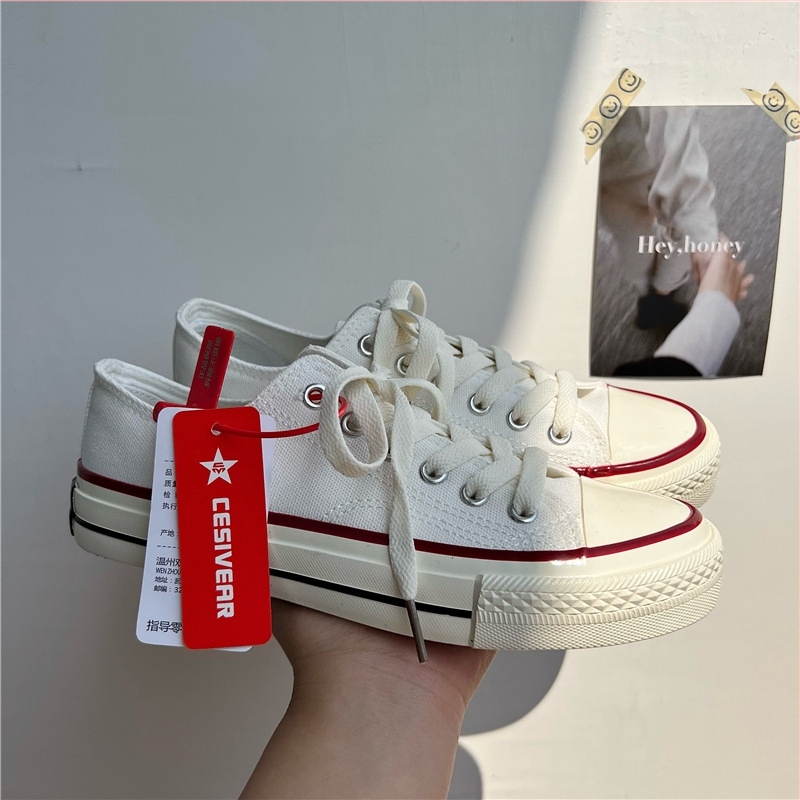 Vyriniai žemakulniai platniniai tenisiai su raišteliais, smailus nosis, viršus iš drobės, vidinis audinys iš drobės, guma padas