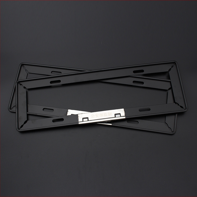 Ramă pentru plăcuța de înmatriculare din aliaj de magneziu, finisaj sablare și oxidare; compatibil cu toate modelele interne; greutate 210 g