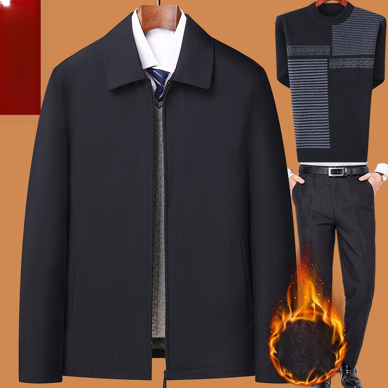 Téli pamut kabát fleece béléssel, vastított kivitel; elülső cipzár; rever gallér; középmagas hossz; idős férfiak számára