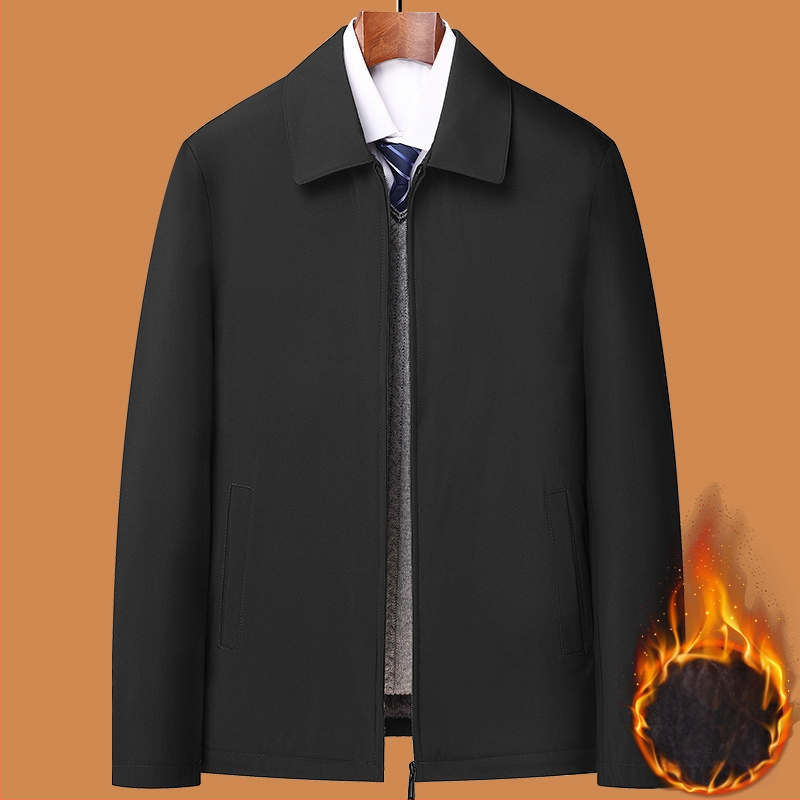 Téli pamut kabát fleece béléssel, vastított kivitel; elülső cipzár; rever gallér; középmagas hossz; idős férfiak számára