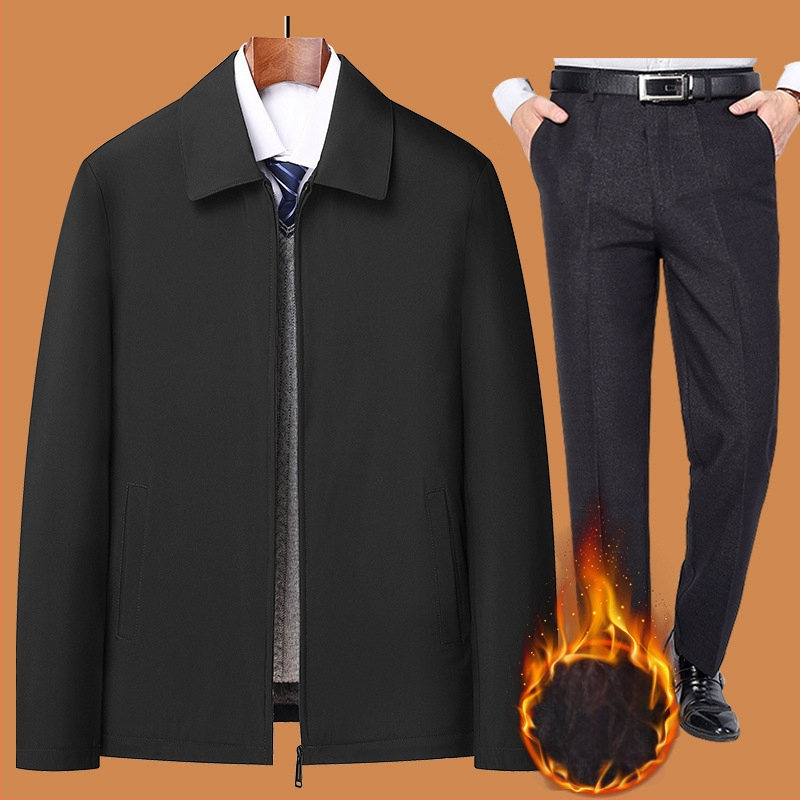 Téli pamut kabát fleece béléssel, vastított kivitel; elülső cipzár; rever gallér; középmagas hossz; idős férfiak számára