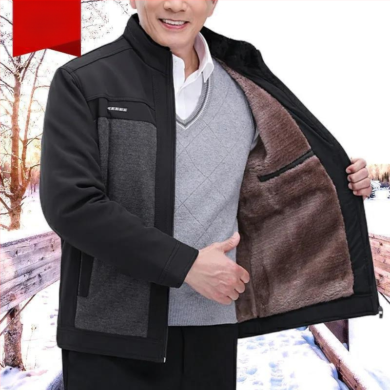 Téli pamut kabát fleece béléssel, vastított kivitel; elülső cipzár; rever gallér; középmagas hossz; idős férfiak számára