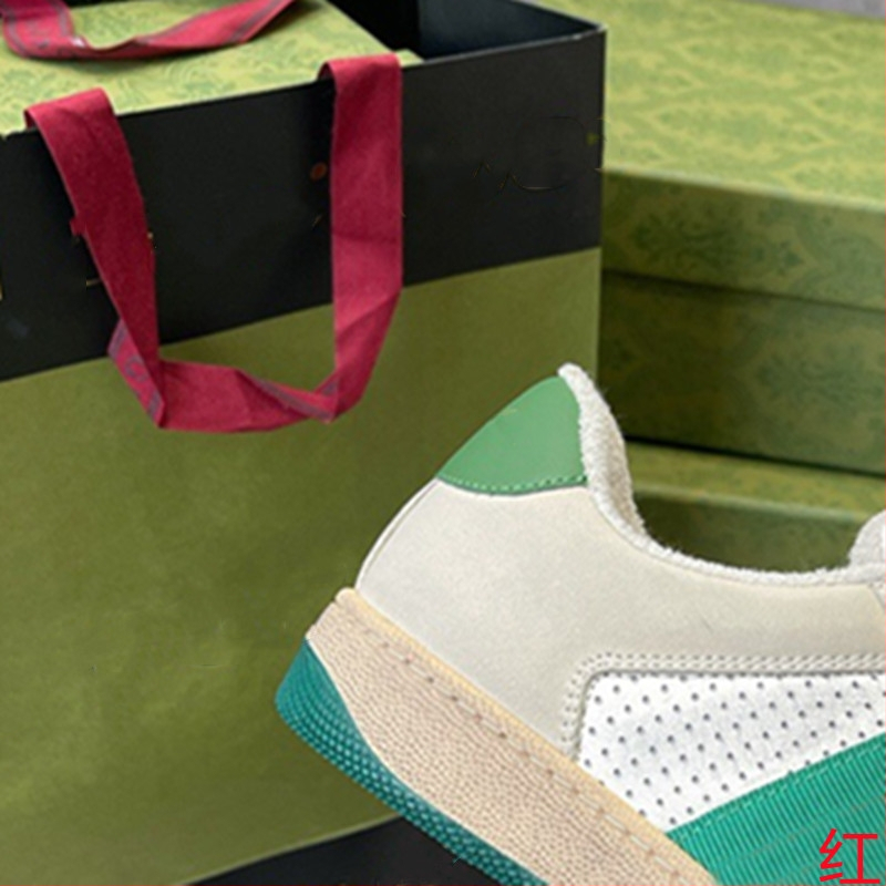 Unisex retro ādas sneakers ar nolietota izskata, augšējā daļa no dabīgās ādas, iekšējā zole no dabīgās ādas, gumijas zole, priekšējā šņorēšana, zemais siluets