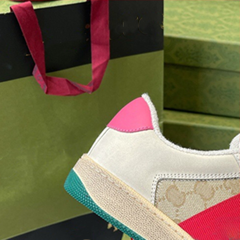 Unisex retro ādas sneakers ar nolietota izskata, augšējā daļa no dabīgās ādas, iekšējā zole no dabīgās ādas, gumijas zole, priekšējā šņorēšana, zemais siluets