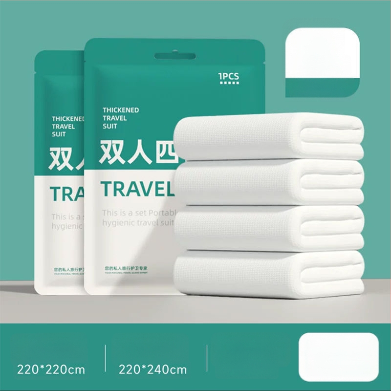 Vienkartinis keturių dalių patalynės komplektas kelionėms ir traukinių miegamiesiems: paklodė, antklodės užvalkalas, pagalvių užvalkalai, miegmaišis