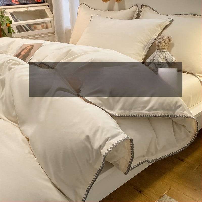 Bijeli četverodijelni set posteljine s plahtom na gumicu, moderni minimalistički stil