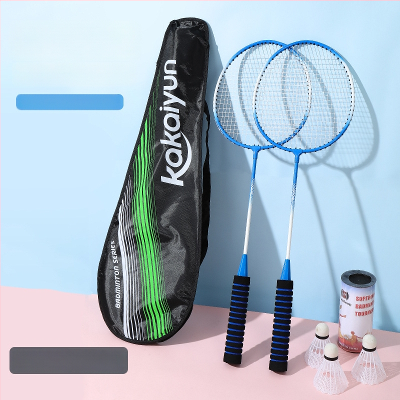 Badmintona rakete - rāmis no dzelzs sakausējuma, neilona stīgas, svars 95–100 g, roktura biezums G1, stieņa cietība ekstra cieta