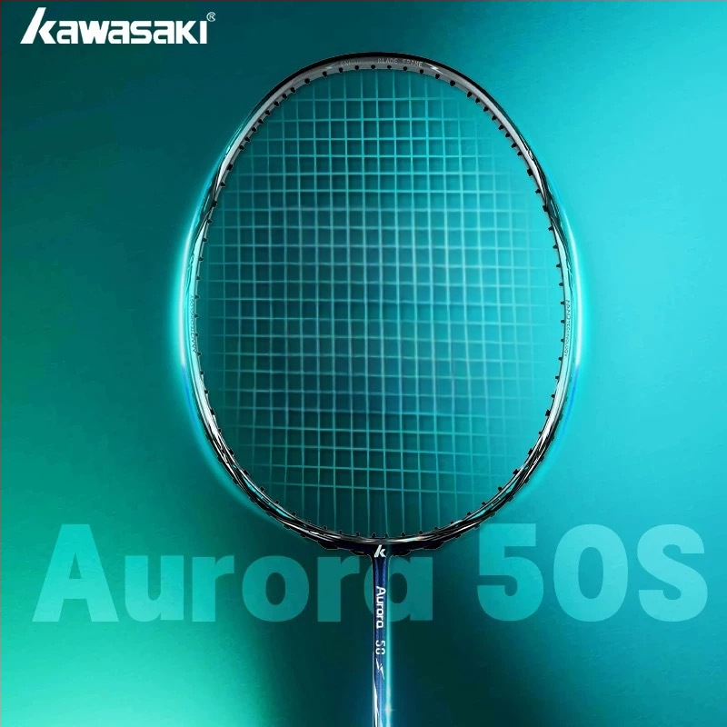 Kawasaki Aurora 50s badmintoni reket, kogu süsinikkiust raam, kaal 85-89 g, käepideme suurus G5, otsene löök, nailonistrungad