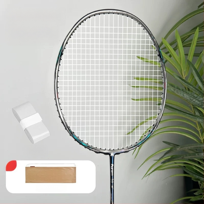 Kawasaki Aurora 50s badmintoni reket, kogu süsinikkiust raam, kaal 85-89 g, käepideme suurus G5, otsene löök, nailonistrungad