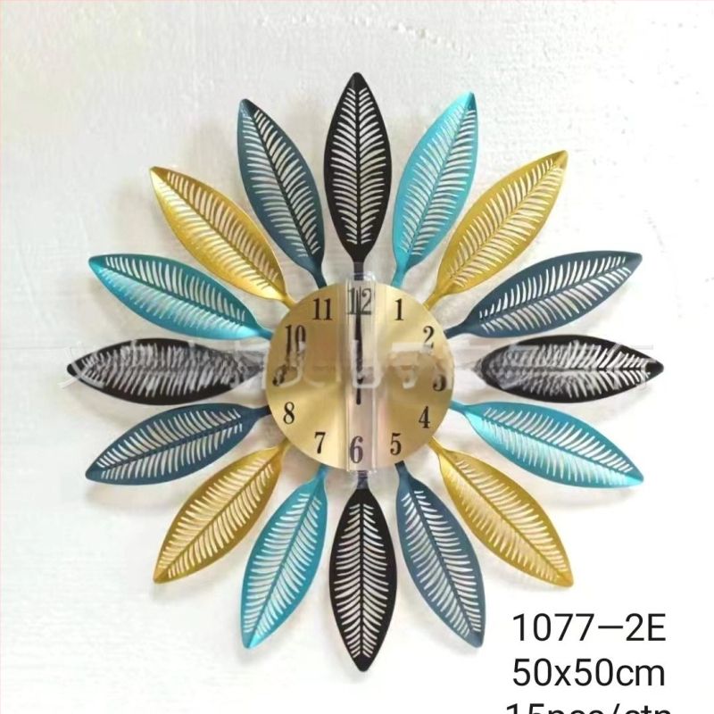 Fali óra fémből, kör alakú, elemmel működő, sweep seconds mozgás, analóg kijelző számokkal