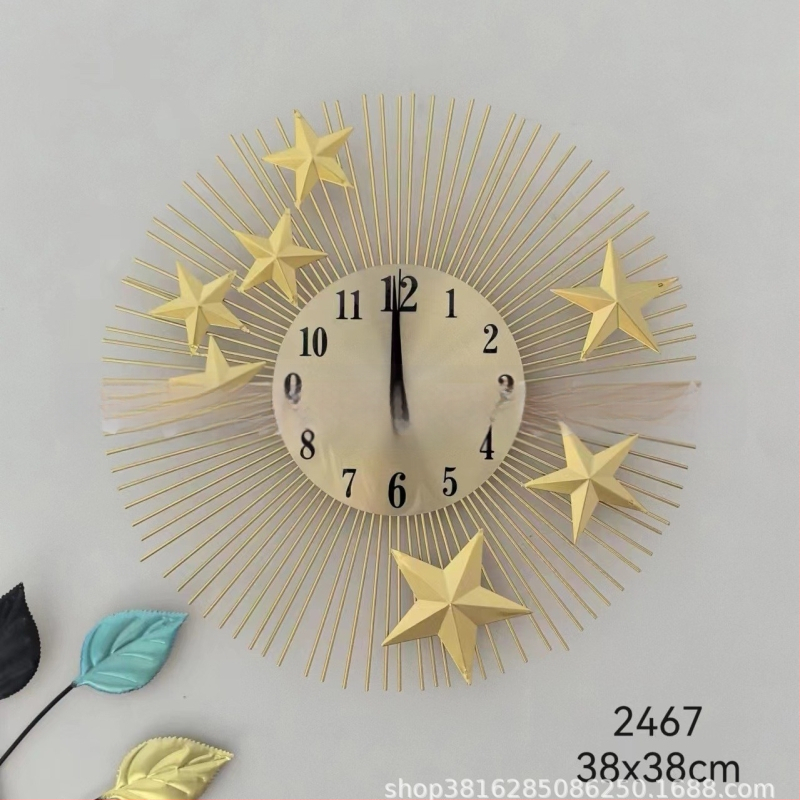 Fali óra fémből, kör alakú, elemmel működő, sweep seconds mozgás, analóg kijelző számokkal