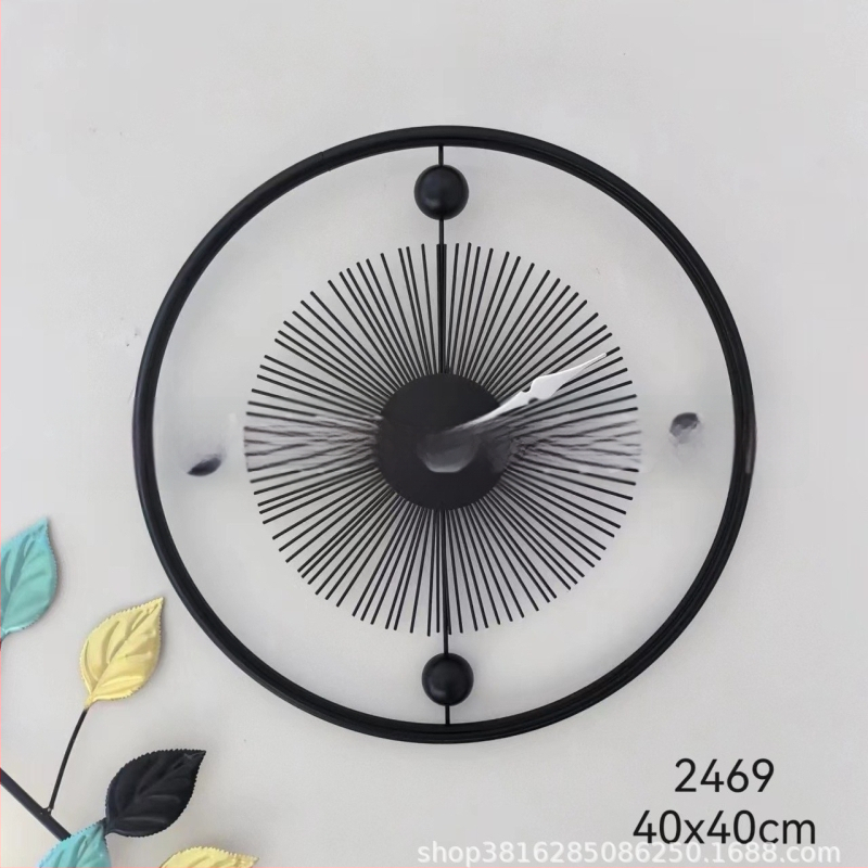 Fali óra fémből, kör alakú, elemmel működő, sweep seconds mozgás, analóg kijelző számokkal