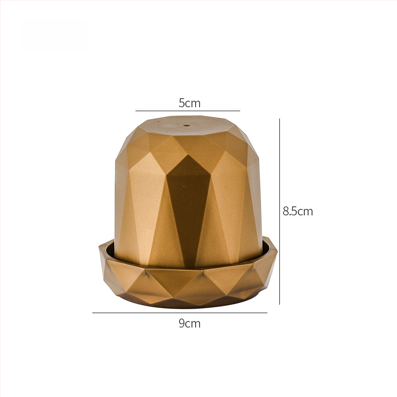 Täringukuppide komplekt alusega, kõrge kvaliteediga helisummutiga, plastikust konstruktsioon, 100 tk pakendis, kohandamise võimalus, sobib šahile ja kaardimängudele