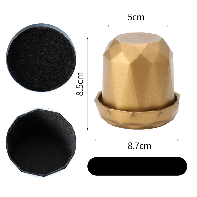 Täringukuppide komplekt alusega, kõrge kvaliteediga helisummutiga, plastikust konstruktsioon, 100 tk pakendis, kohandamise võimalus, sobib šahile ja kaardimängudele