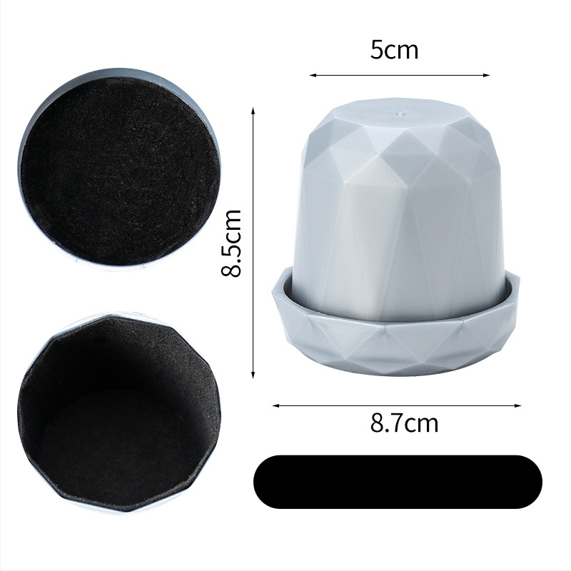 Täringukuppide komplekt alusega, kõrge kvaliteediga helisummutiga, plastikust konstruktsioon, 100 tk pakendis, kohandamise võimalus, sobib šahile ja kaardimängudele