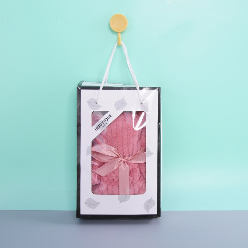 Dāvanu kastē ar mazmeitiņa formas dvieli – korāla fleece, apmēram 65 g, 32s combed yarn, ar logotipa pielāgošana, privāta zīme pieejama