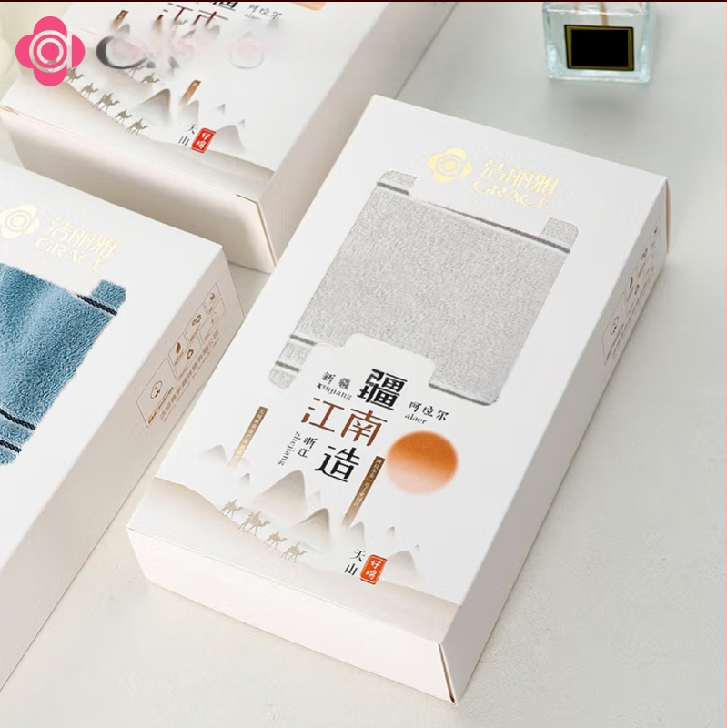 Dāvanu kastē dvieļš — garas pavedienu kokvilna, 80–100 g, 100% kokvilna, logotipa personalizācija