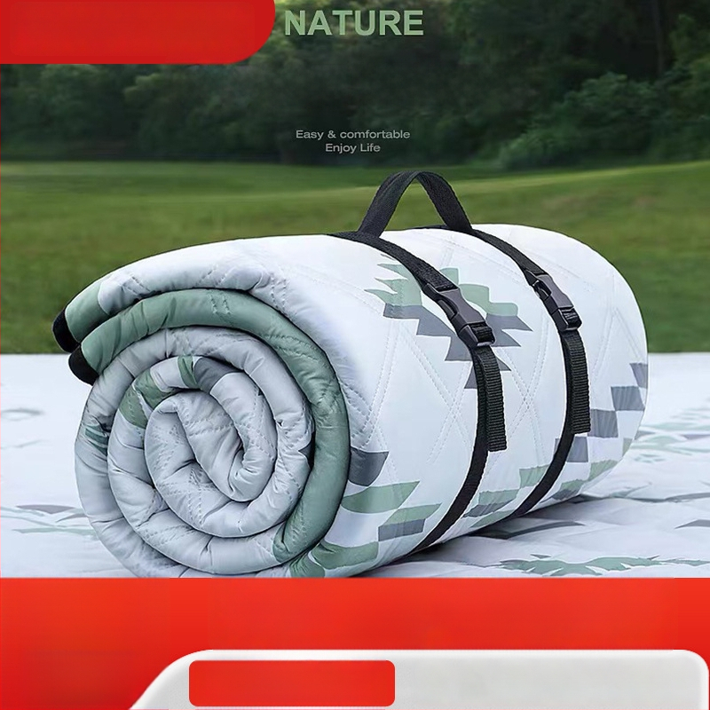 Vanjska debela kamping podloga – protuklizna i vodootporna, sklopiva; materijal: poliester vlakno; pogodno za 4–6 osoba