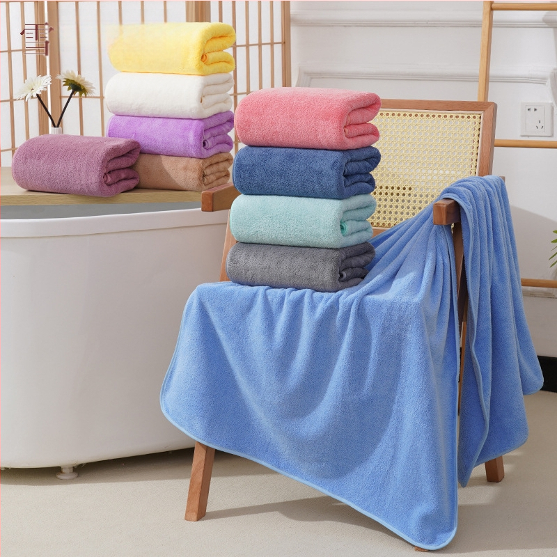 Fürdőlepedő korall plüssből, 150D, 200–300 g, szegélyezett varrás