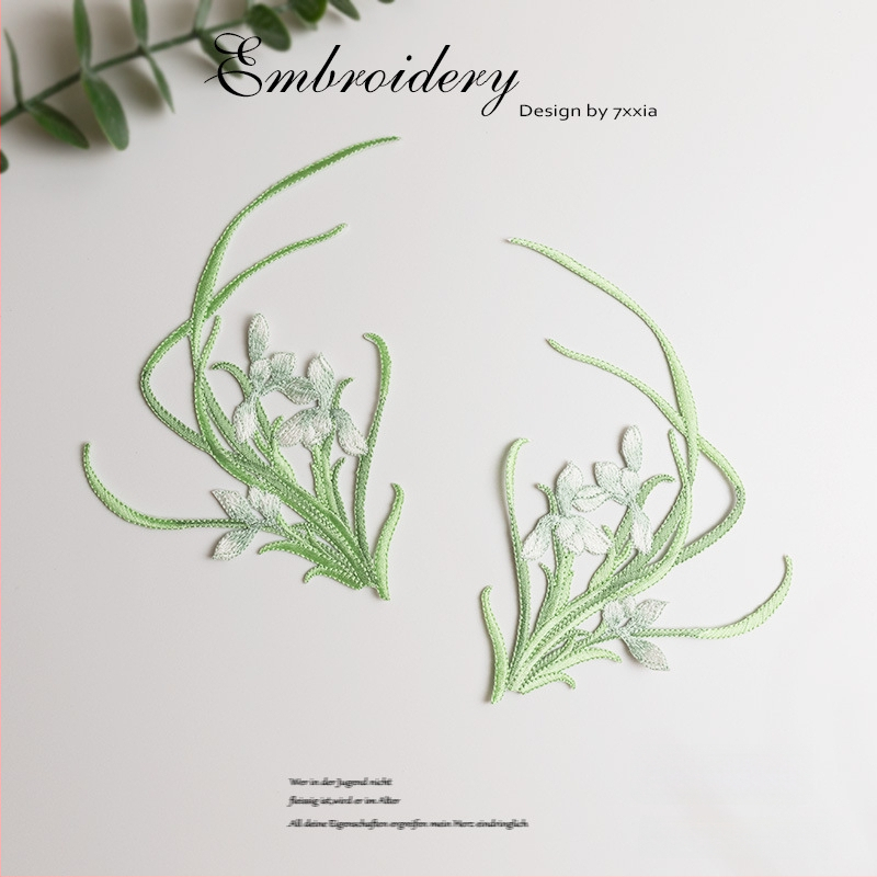 Spalvingos orchidėjos siuviniai iš rayon audinio – DIY rankdarbiams, Kinijos stiliaus audiniai dekoratyviniai aksesuarai galvos apdangalams, drabužiams ir dekoravimui