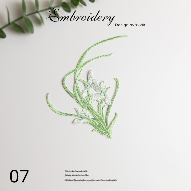 Spalvingos orchidėjos siuviniai iš rayon audinio – DIY rankdarbiams, Kinijos stiliaus audiniai dekoratyviniai aksesuarai galvos apdangalams, drabužiams ir dekoravimui