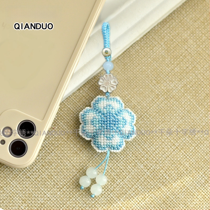 Új gyöngyhímzés kezdőknek — négylevelű lóhere motívum, nyakpánt és kulcstartó, textil hímzés