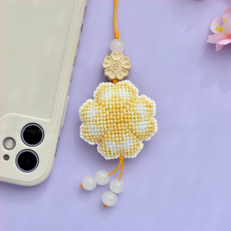 Új gyöngyhímzés kezdőknek — négylevelű lóhere motívum, nyakpánt és kulcstartó, textil hímzés