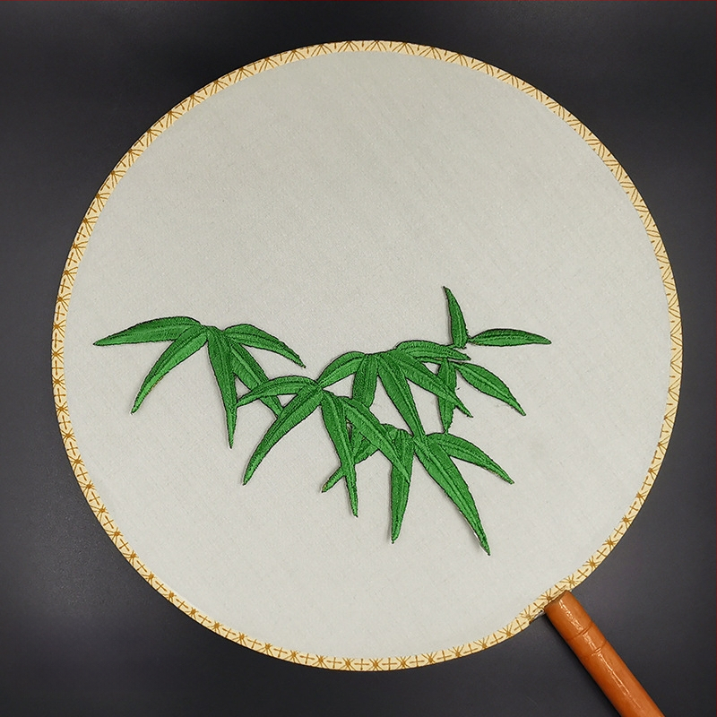 Κεντημένη appliqué πάτσα από πολυεστέρα με αυτοκόλλητη βάση – κατάλληλη για ρούχα, σιδέρωμα ή ραφή.