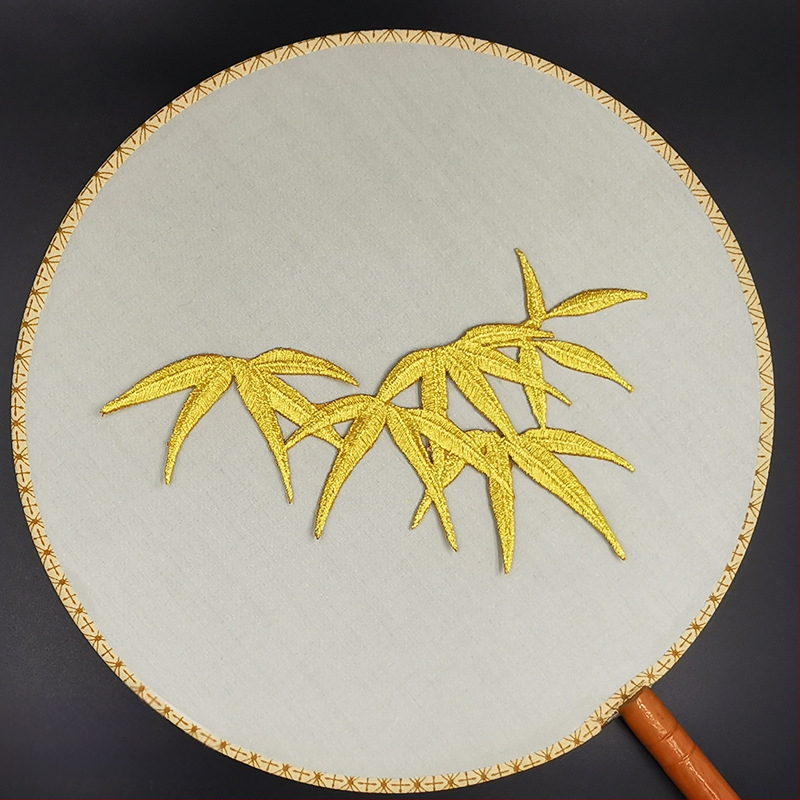 Κεντημένη appliqué πάτσα από πολυεστέρα με αυτοκόλλητη βάση – κατάλληλη για ρούχα, σιδέρωμα ή ραφή.