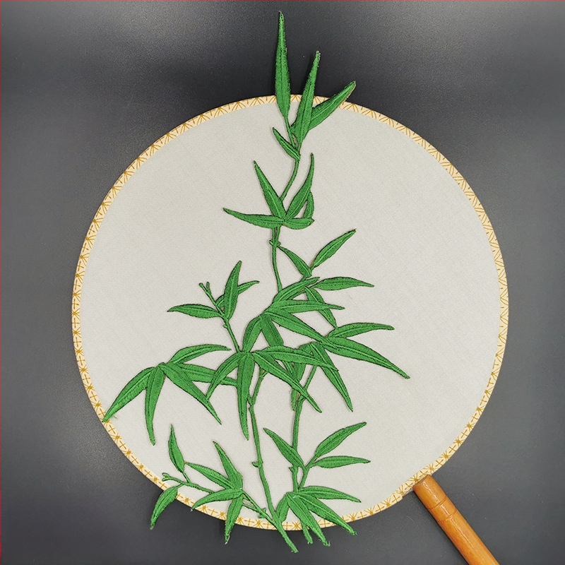 Κεντημένη appliqué πάτσα από πολυεστέρα με αυτοκόλλητη βάση – κατάλληλη για ρούχα, σιδέρωμα ή ραφή.