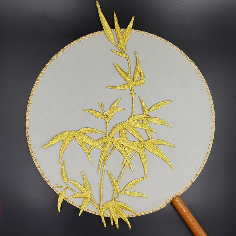 Κεντημένη appliqué πάτσα από πολυεστέρα με αυτοκόλλητη βάση – κατάλληλη για ρούχα, σιδέρωμα ή ραφή.