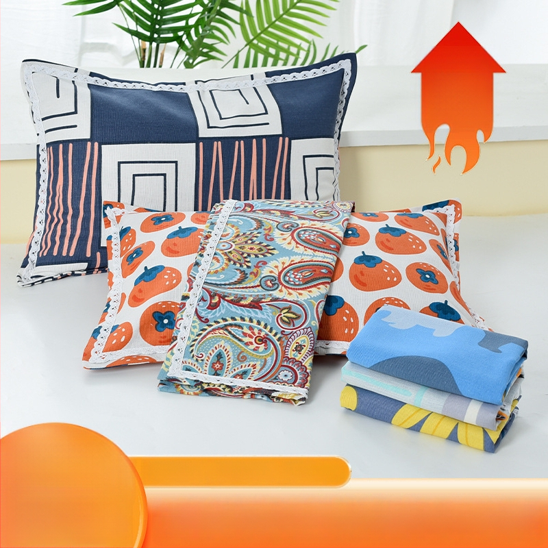 Spilvens pārvalks no vecas rupjas auduma ar izdrukātu mežģīnes rakstu, poliestera audums, daļēji aktīvs krāsojums, pielāgojams