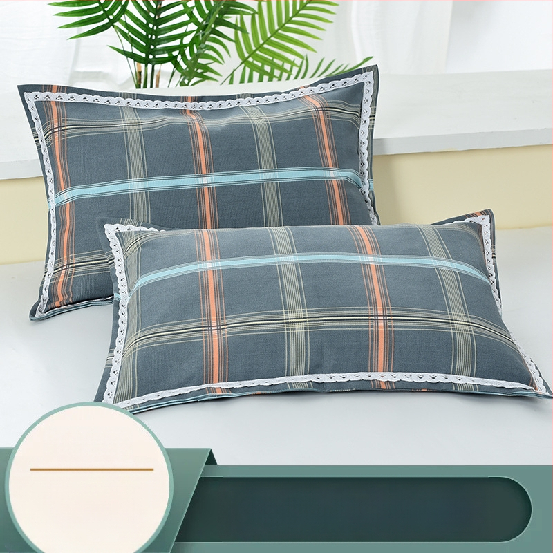 Spilvens pārvalks no vecas rupjas auduma ar izdrukātu mežģīnes rakstu, poliestera audums, daļēji aktīvs krāsojums, pielāgojams