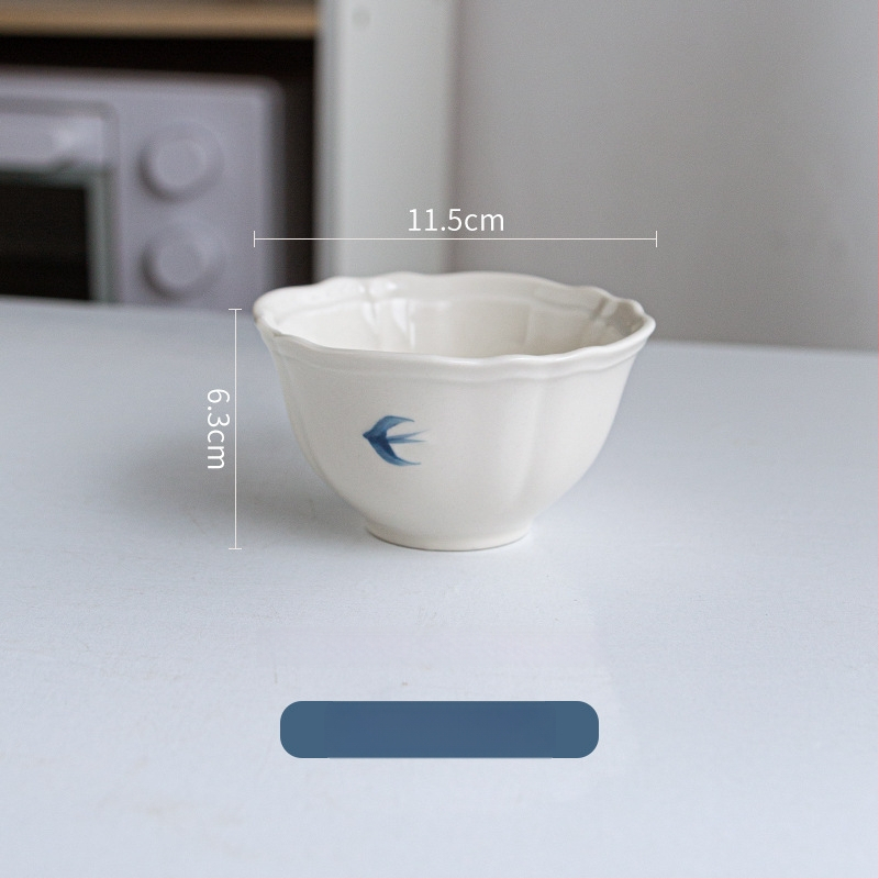 Portselanist taldrik reliefi motiiviga – ebatavalise kujuga, kaasaegne minimalistlik stiil, mikrolaineahjuks sobiv