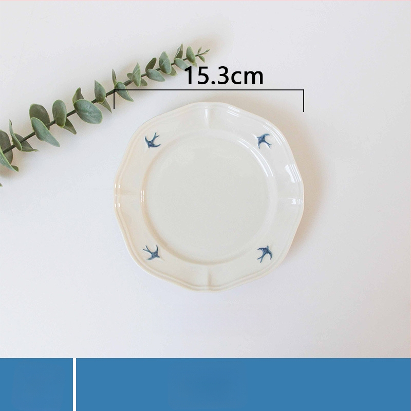 Portselanist taldrik reliefi motiiviga – ebatavalise kujuga, kaasaegne minimalistlik stiil, mikrolaineahjuks sobiv