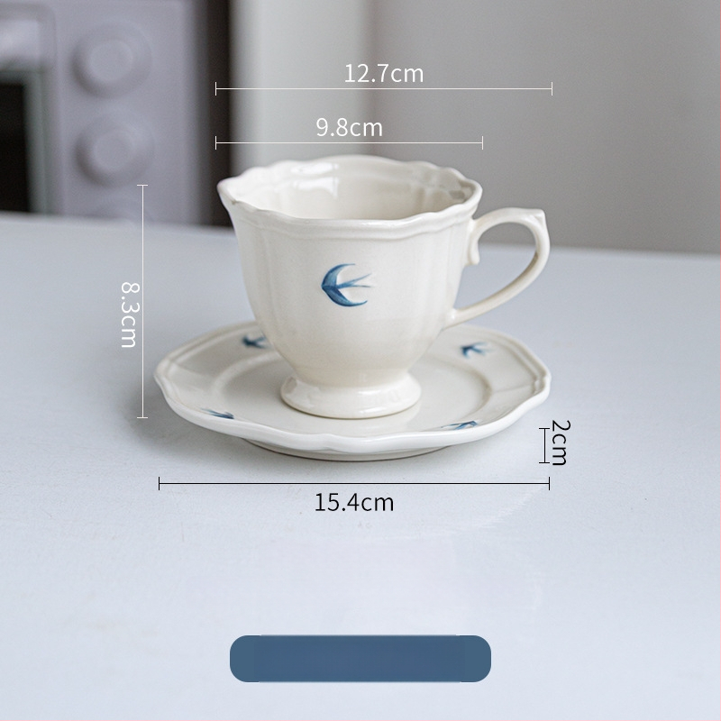 Portselanist taldrik reliefi motiiviga – ebatavalise kujuga, kaasaegne minimalistlik stiil, mikrolaineahjuks sobiv