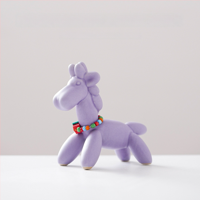 Keramikas virpuļzirgs dekors — radošs ponijs, mūsdienīgs minimālisma stils; Zīmols: Qianmeitang ceramics; Materiāls: keramika; Iepakojums: kartons