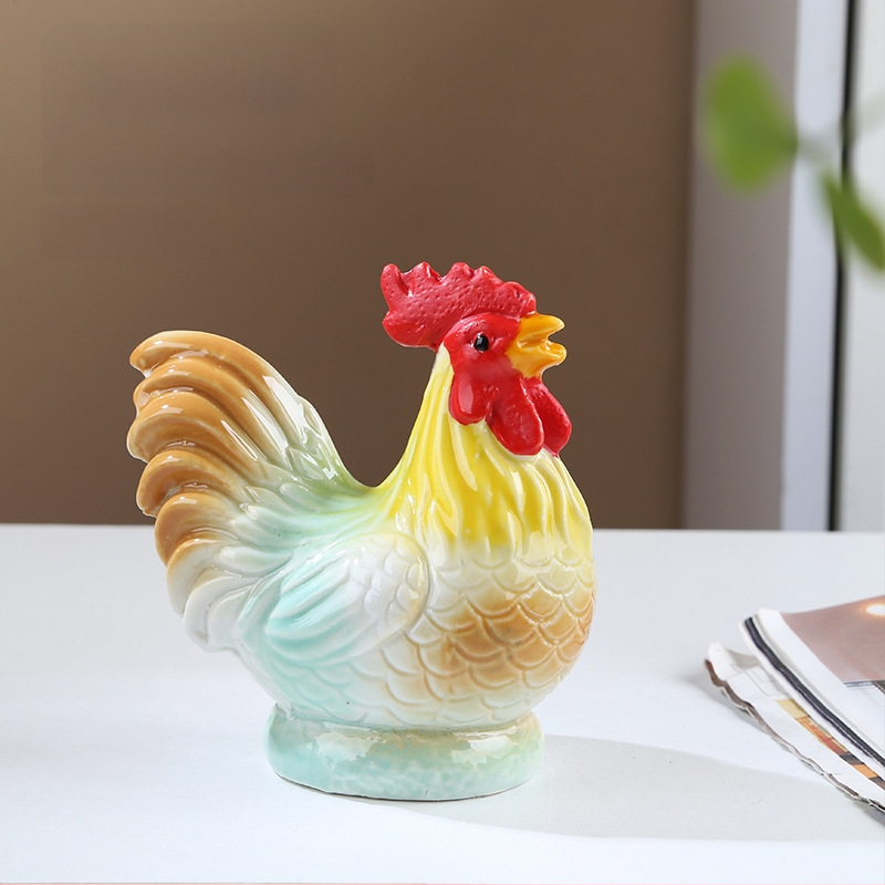 Porcelānas gaiļa figūra Feng Shui – Divpadsmit zodiaka dzīvnieku dekoratīvs priekšmets porcelānā, pastoral stilā piemērots dzīvojamai istabai vai gaiteņam