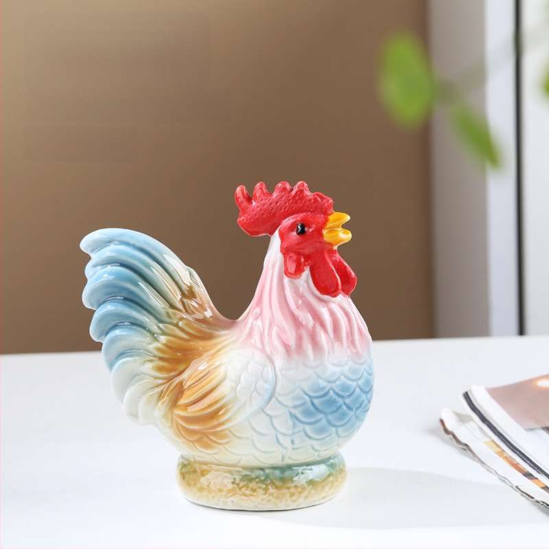 Porcelānas gaiļa figūra Feng Shui – Divpadsmit zodiaka dzīvnieku dekoratīvs priekšmets porcelānā, pastoral stilā piemērots dzīvojamai istabai vai gaiteņam