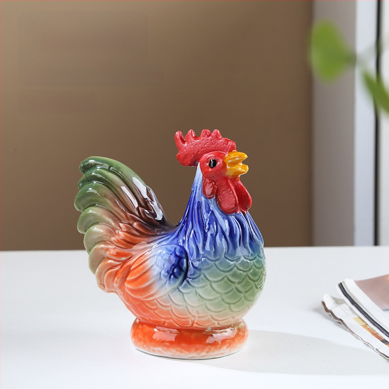 Porcelānas gaiļa figūra Feng Shui – Divpadsmit zodiaka dzīvnieku dekoratīvs priekšmets porcelānā, pastoral stilā piemērots dzīvojamai istabai vai gaiteņam