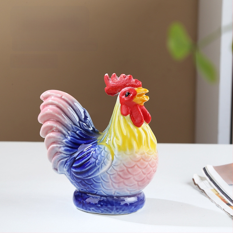 Porcelānas gaiļa figūra Feng Shui – Divpadsmit zodiaka dzīvnieku dekoratīvs priekšmets porcelānā, pastoral stilā piemērots dzīvojamai istabai vai gaiteņam