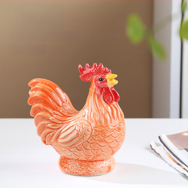 Porcelānas gaiļa figūra Feng Shui – Divpadsmit zodiaka dzīvnieku dekoratīvs priekšmets porcelānā, pastoral stilā piemērots dzīvojamai istabai vai gaiteņam