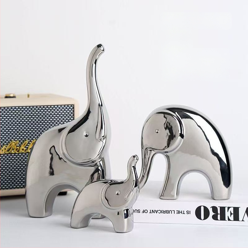 Elnių šeimos figūrėlės rinkinys – keraminiai papuošalai, šiuolaikinio meno stilius, elektroplatingas, Lei xinda