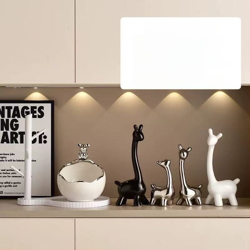 Elnių šeimos figūrėlės rinkinys – keraminiai papuošalai, šiuolaikinio meno stilius, elektroplatingas, Lei xinda