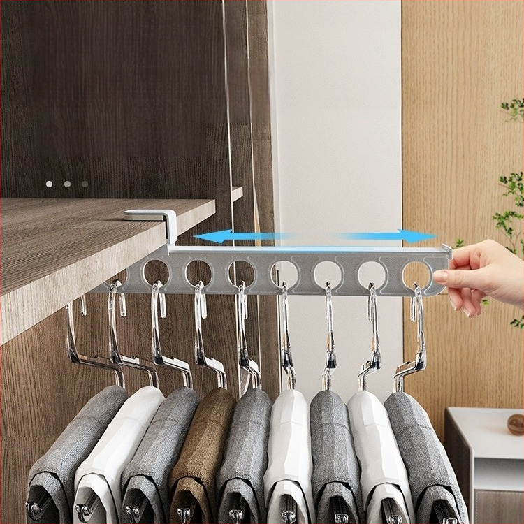 Kelnių laikiklis drabužių spintai su ištraukiamu mechanizmu, PP medžiaga, pakuotėje 50 vnt., nepriklausomas gamintojas, spausdintas logotipas