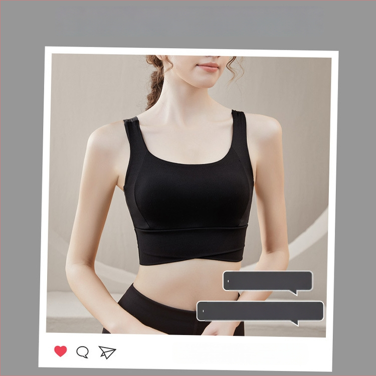 Jogas sporta krūšturis ar iekšējo paliktni krūtīm, fiksētas dubultas siksnas, pilns kauss ar plānu veidotu iekšējo pildījumu, neilona audums, elpojoša muguras atbalsta