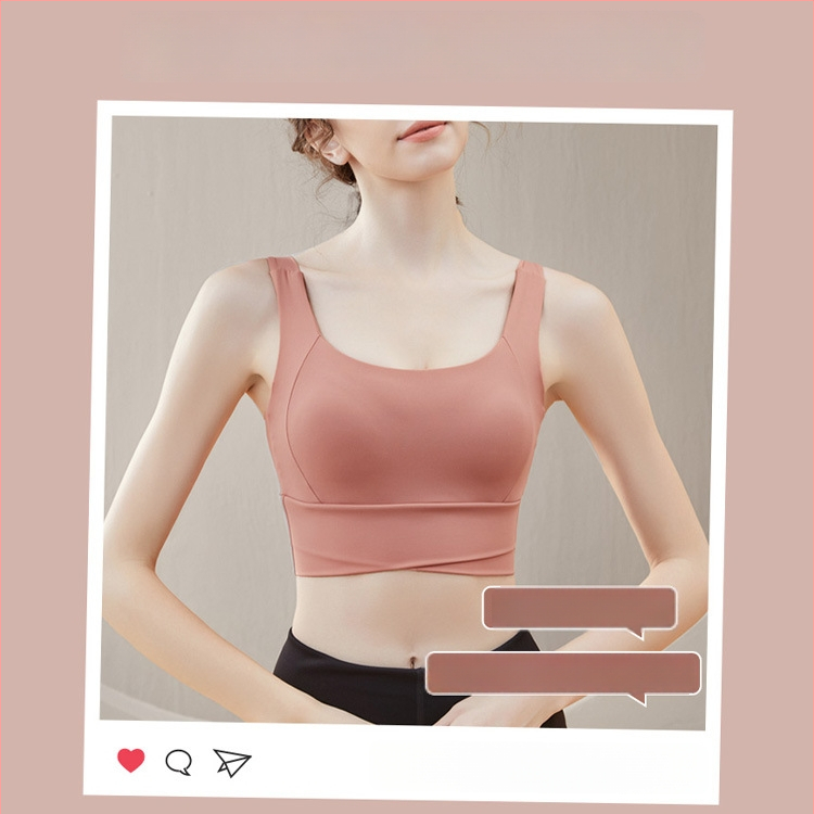 Jogas sporta krūšturis ar iekšējo paliktni krūtīm, fiksētas dubultas siksnas, pilns kauss ar plānu veidotu iekšējo pildījumu, neilona audums, elpojoša muguras atbalsta