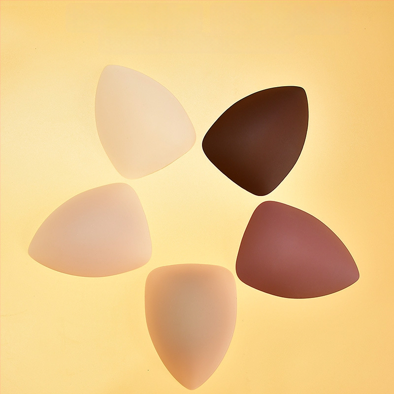 Trīsstūrveida silikona krūšu plāksteri - nepamanāmi, plāni, spīdīgi, pašlīmējoši