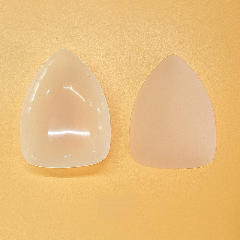 Trīsstūrveida silikona krūšu plāksteri - nepamanāmi, plāni, spīdīgi, pašlīmējoši